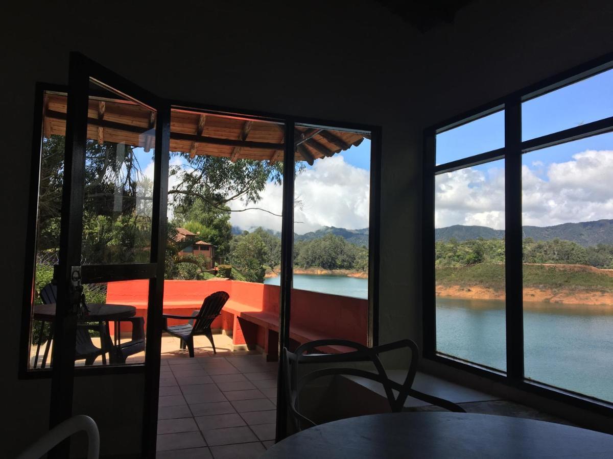 Ecolodge Bahia Del Penon Guatape Exterior photo