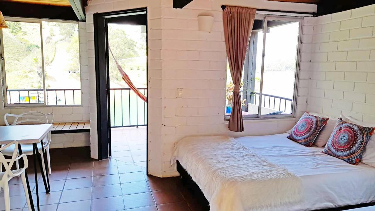 Ecolodge Bahia Del Penon Guatape Exterior photo