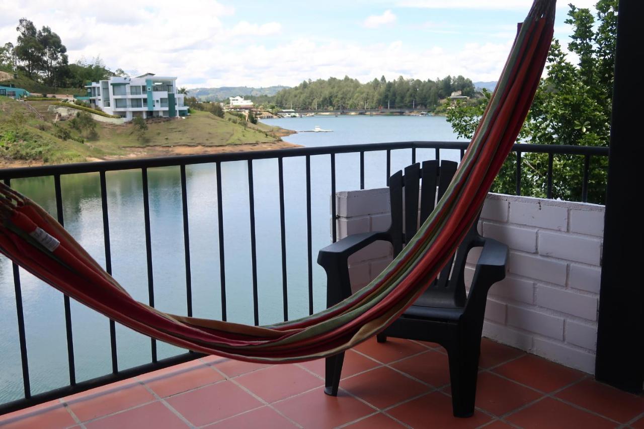 Ecolodge Bahia Del Penon Guatape Exterior photo