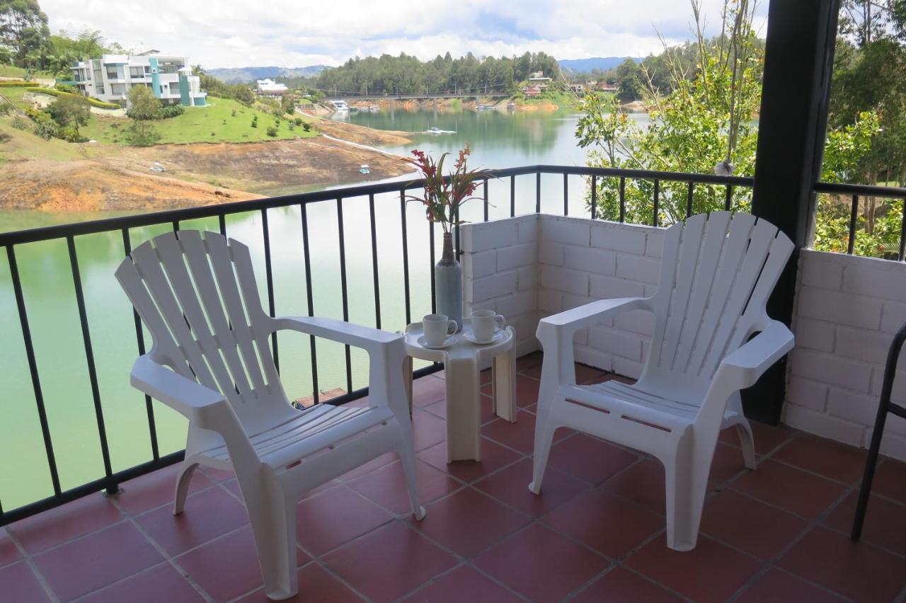Ecolodge Bahia Del Penon Guatape Exterior photo