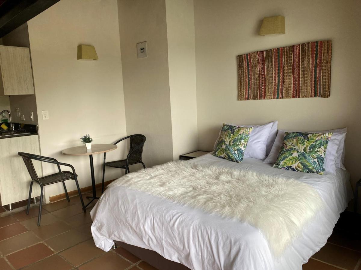 Ecolodge Bahia Del Penon Guatape Exterior photo