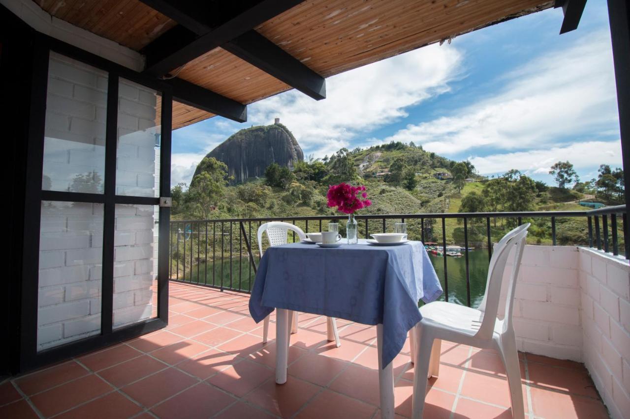 Ecolodge Bahia Del Penon Guatape Exterior photo