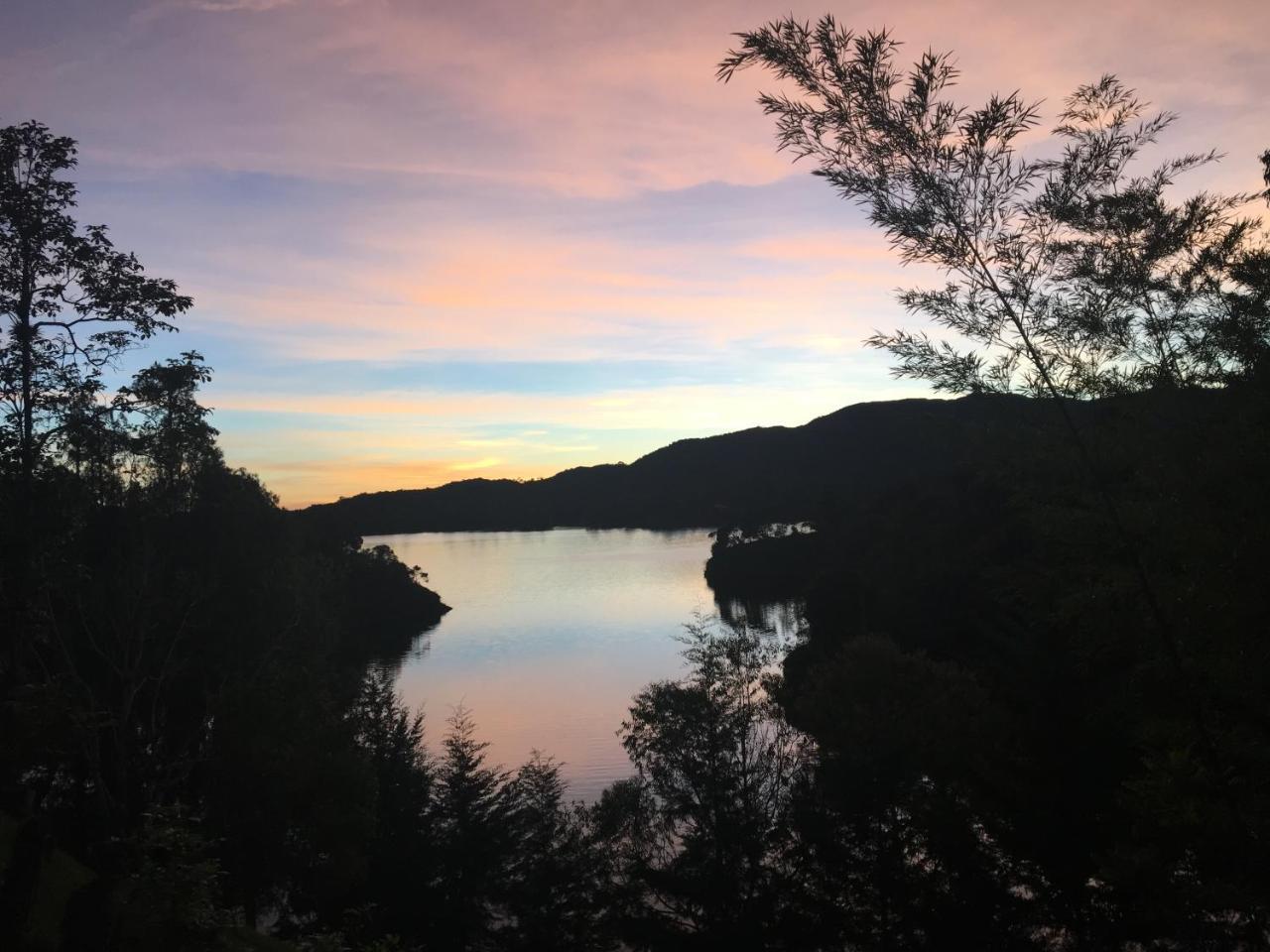 Ecolodge Bahia Del Penon Guatape Exterior photo