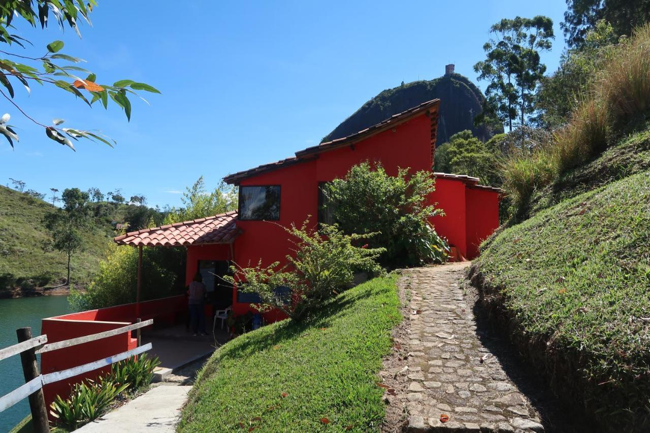 Ecolodge Bahia Del Penon Guatape Exterior photo