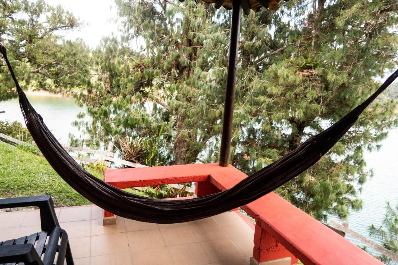 Ecolodge Bahia Del Penon Guatape Exterior photo
